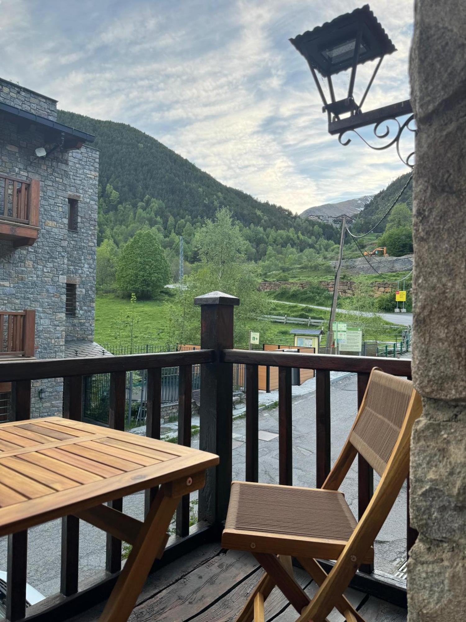 Hotel Valls Valira Os de Civís Buitenkant foto